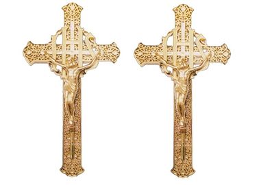 Crucifix de coffre de couleur dorée Taille 29 × 16 Cm